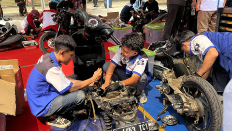 Lomba konversi motor BBM menjadi motor listrik di Sentul International Karting Circuit, Kabupaten Bogor, Jawa Barat Minggu (22/9). Foto: Widya Islamiati/kumparan