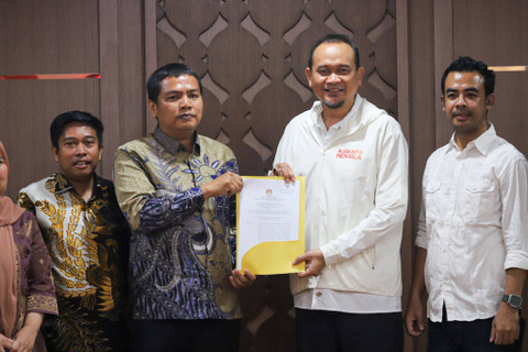 KPU DKI Jakarta menggelar rapat pleno penetapan paslon untuk Pilgub Jakarta 2024 di Kantor KPU DKI Jakarta, Jakarta Pusat, Minggu (22/9/2024). Foto: Iqbal Firdaus/kumparan