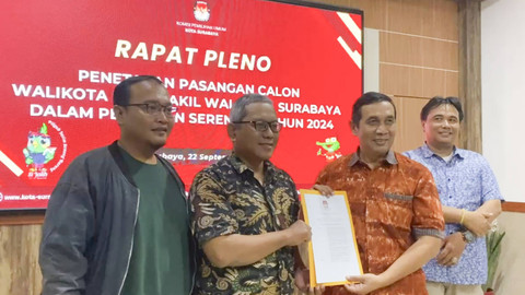 KPU Surabaya menetapkan pasangan Eri-Armuji menjadi calon tunggal di Pilwalkot Surabaya 2024, Minggu (22/9/2024). Foto: Dok. Istimewa