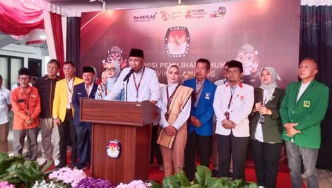 Pasangan calon Gubernur dan Wakil Gubernur Lampung, Rahmat Mirzani Djausal dan Jihan Nurlela bersama, pimpinan partai pengusung | Foto : Eka Febriani / Lampung Geh