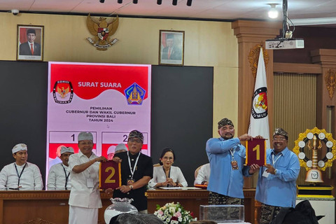 Penetapan nomor urut paslon Pilgub Bali 2024 KPU Provinsi Bali, Senin (23/9/2024). Foto: Denita BR Matondang/kumparan