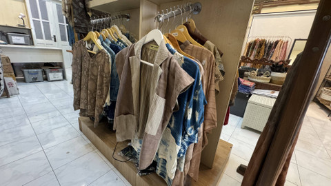Koleksi batik eco-friendly di Sae Sae Batik Ecofashion. Foto: Mulyairfani/Pandangan Jogja