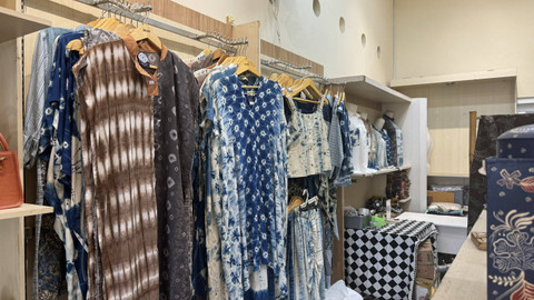 Koleksi batik eco-friendly di Sae Sae Batik Ecofashion. Foto: Mulyairfani/Pandangan Jogja
