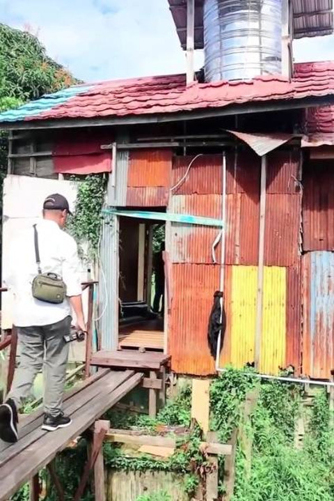 Dari luar, rumah Saleh nampak seperti bedeng. Dok: BNN RI & BNN Kalteng