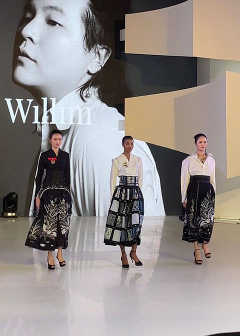 Busana rancangan Wilsen Willim di fashion show Embracing Elegance di Senayan City Fashion Nation, Jumat (20/9/2024). Foto: Istimewa