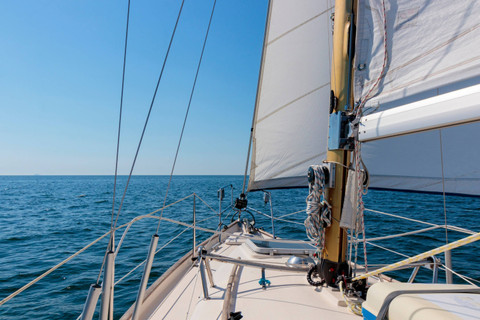 Ilustrasi kapal. Foto: Shutterstock