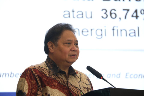 Menko Perekonomian Airlangga Hartarto memberikan sambutan pada acara kumparan Green Initiative Conference 2024 di Hotel Borobudur, Jakarta, Selasa (24/9/2024). Foto: Aditia Noviansyah/kumparan