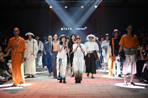Koleksi BIASA x Studio Sejauh di Plaza Indonesia Men's Fashion Week 2024. Foto: Dok. PIMFW