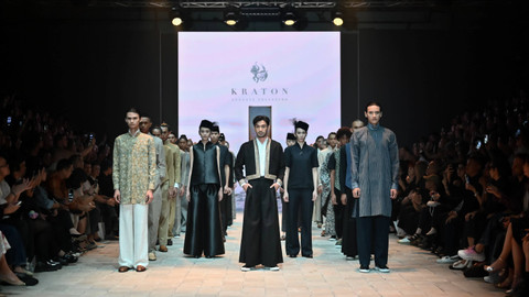 Koleksi KRATON Auguste Soesastro di Plaza Indonesia Men's Fashion Week 2024. Foto: Dok. PIMFW