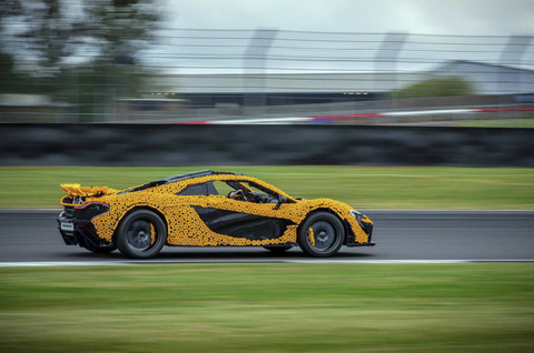 Replika McLaren P1 dari Lego Technic. Foto: Dok. LEGO dan McLaren Automotive