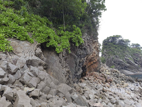 Gua Sarang di Aceh. Foto: MiftahHabibi/Shutterstock
