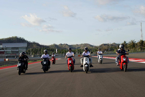 10 unit Honda EM1 e siap menjadi kendaraan operasional dalam MotoGP Mandalika 27-29 September 2024. Foto: dok. AHM