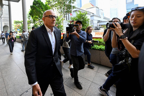 Mantan menteri transportasi Singapura, S. Iswaran, tiba di Mahkamah Agung di Singapura pada 24 September 2024. Foto: Caroline Chia/REUTERS