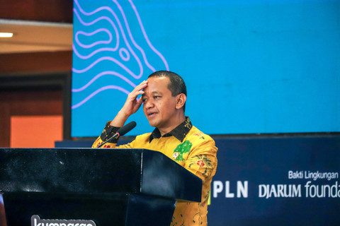 Menteri ESDM Bahlil Lahadalia memberikan sambutan saat menghadiri acara kumparan Green Initiative Conference 2024 di Hotel Borobudur, Jakarta, Rabu (25/9/2024).   Foto: Iqbal Firdaus/kumparan