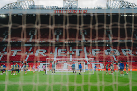 Latihan FC Twente jelang menghadapi Manchester United saat Liga Eropa di Old Trafford, Manchester. Foto: Dok. FC Twente