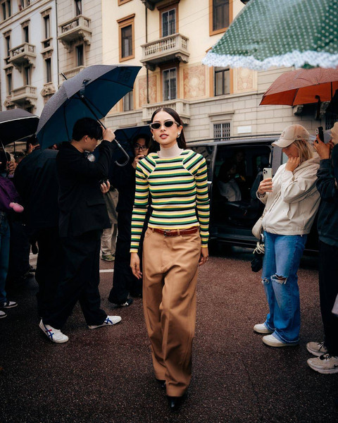 Gaya Maudy Ayunda di Onitsuka Tiger Milan Fashion Week 2024. Foto: Instagram @maudyayunda