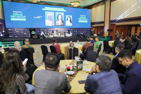 Wakil Direktur Utama Bank Mandiri Alexandra Askandar dan Direktur Eksekutif Segara Research Institute, Piter Abdullah saat sesi panel kumparan Green Initiative Conference 2024 di Hotel Borobudur, Jakarta, Rabu (25/9/2024). Foto: Jamal Ramadhan/kumparan