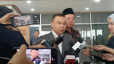 Wakil Ketua DPR RI Sufmi Dasco Ahmad menjawab pertanyaan wartawan saat dijumpai di Kompleks Parlemen, Senayan, Jakarta, Kamis (26/9/2024). Foto: Zamachsyari/kumparan