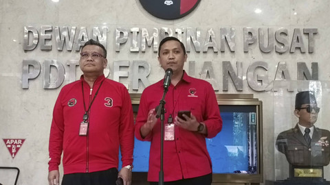Ketua DPP Eriko Sotarduga dan Ronny Talapessy saat dijumpai di DPP PDIP, Menteng, Jakpus, Kamis (26/9/2024). Foto: Thomas Bosco/kumparan