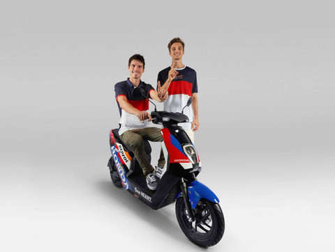 PT Astra Honda Motor (AHM) kerahkan motor listrik Honda EM1 e: dan PCX160 dukung ofisial Repsol Honda Team (RHT) selama MotoGP Mandalika 2024. Foto: AHM