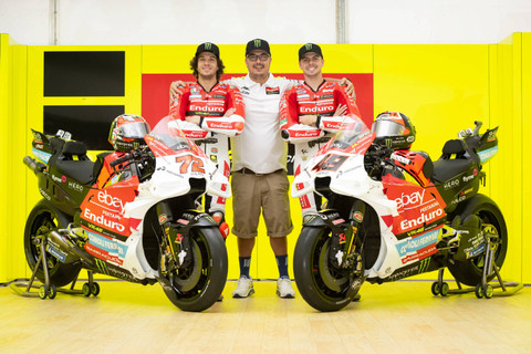 Pertamina VR46 Racing Team dengan livery spesial Merah-Putih untuk MotoGP Mandalika 2024. Foto: Dok. Pertamina Lubricants 