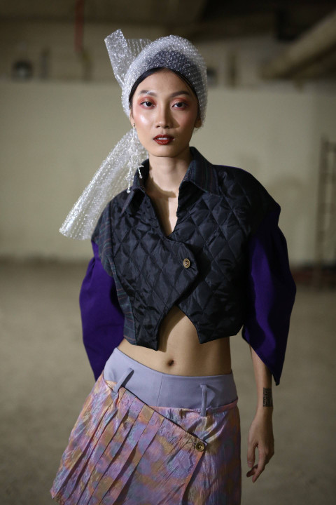 Tities Sapoetra x Make Over menyajikan fashion show bertajuk "In The Era" di Fashion Nation Senayan City. Foto: Tities Sapoetra