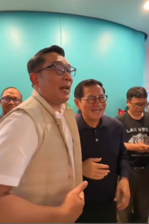 Momen akrab Ridwan Kamil bertemu Rano karno dan Pramono Anung di TIM jelang pengumuman nomor urut oleh KPUD Jakarta, Senin (23/9/2024).  Foto: Dok. Tim Media Ridwan Kamil