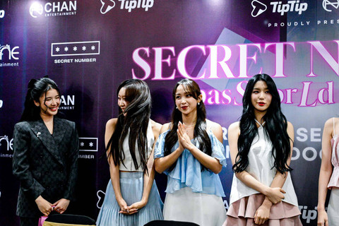 Grup K-Pop Secret Number di konferensi pers konser 'pasSworLd Concert' di Oakwood La Maison, Jakarta, Jumat (27/9/2024) Foto: Dok. Vox Populi Publicists