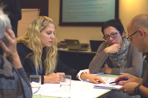 Ilustrasi musyawarah dilakukan untuk mencapai - Sumber: pixabay.com