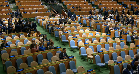 Delegasi walk out saat Netanyahu hendak pidato di Majelis Umum PBB di New York, Jumat (27/9/2024) waktu setempat.  Foto: Dok. PBB