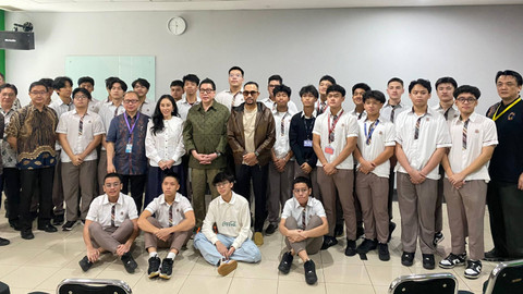 Sahroni kunjungi SMA Binus Simprug. Foto: Dok. Istimewa