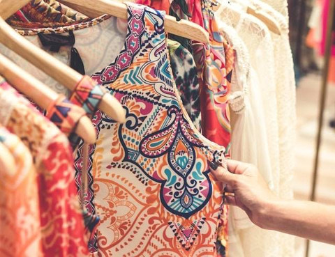 Ilustrasi kapan Hari Batik Nasional 2024. Foto: Unsplash/Artem Beliaikin