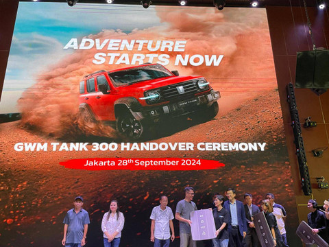 GWM (Great Wall Motor) lakukan seremoni penyerahan ratusan unit Tank 300 HEV secara perdana ke konsumen, Sabtu (28/9/2024). Foto: Sena Pratama/kumparan