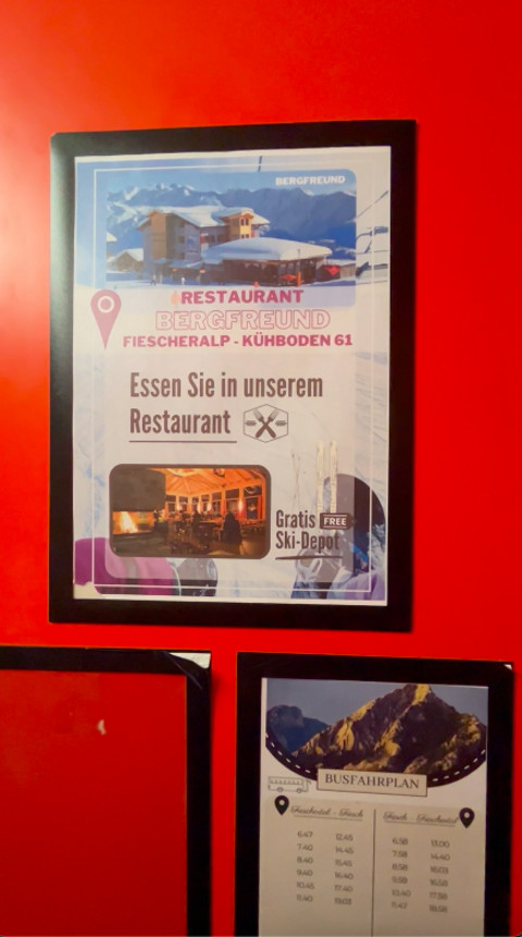 Poster bertuliskan 'Gratis di salah satu hotel di Fiesch, Swiss. Foto: Reza Aditya Ramadhan/kumparan