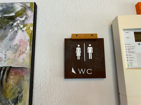 Ini merupakan penanda WC di salah satu restoran di Murren, Swiss. Foto: Reza Aditya Ramadhan/kumparan