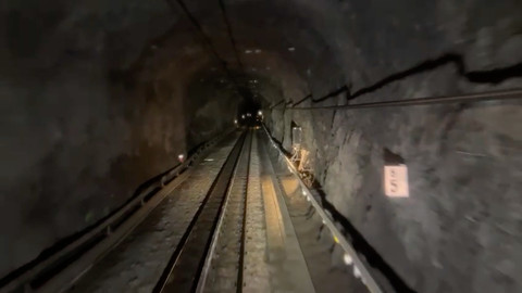 Begini suasana berada di dalam perut Gunung Eiger dan Monch di Swiss Foto: Reza Aditya Ramadhan/kumparan