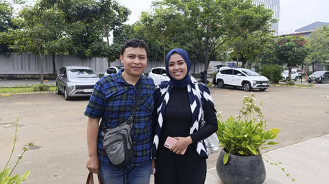 Tino dan Hilda, peserta yang menjajal Hyundai Stargazer X bersama kumparan Mom's Meet Up bertajuk Creating Core Memories, Roadtrip Asyik Bersama Keluarga di Cibis Park, Jakarta Selatan, Minggu (29/9/2024). Foto: Fitra Andrianto/kumparan