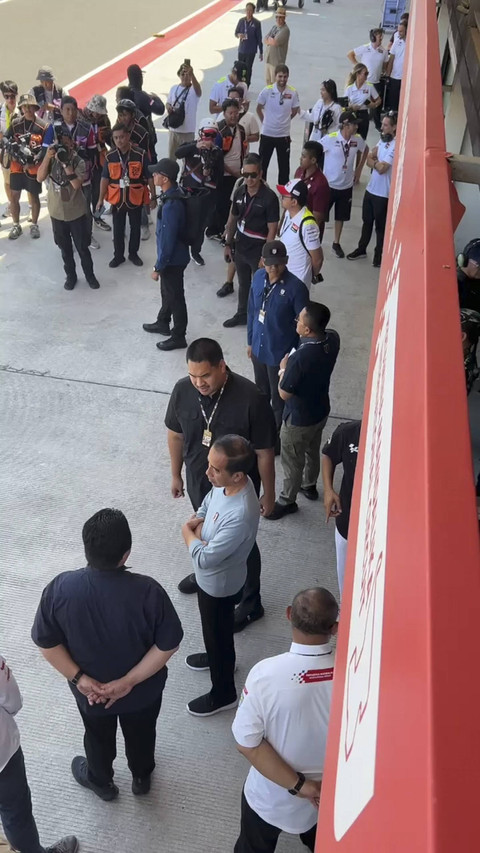 Jokowi tiba di Sirkuit Mandalika, Minggu (29/9/2024). Foto: Rizki Baiquni Pratama/kumparan