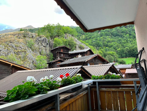 Ini pemandangan dari balkon Hotel Alpenblick di Fieschertal, Swiss. Foto: Reza Aditya Ramadhan/kumparan