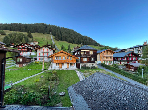Ini adalah suasana dari dalam kamar di Hotel Blumental di Murren, Swiss. Foto: Reza Aditya Ramadhan/kumparan