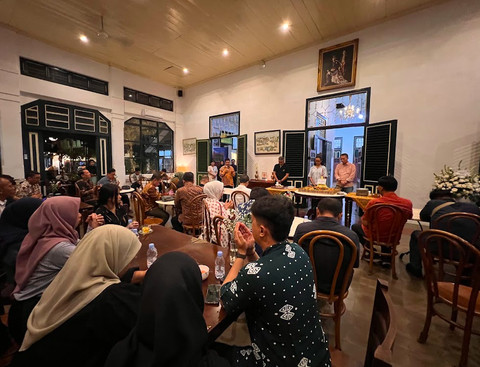 Suasana ultah Ndalem Poenakawan ketiga pada Jumat (27/9) malam. Foto: ESP