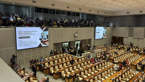 Suasana jelang rapat paripurna ke 8 masa persidangan I yang merupakan rapat terakhir DPR RI periode 2019-2024, Senin (30/9/2024). Foto: Haya Syahira/kumparan