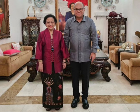 Ketum PDIP Megawati Soekarnoputri (kiri) bersama Romy Soekarno, keponakan sekaligus kader PDIP. Romy adalah anak (alm) Rachmawati, adik  Megawati. Foto: Instagram/@romysoekarno