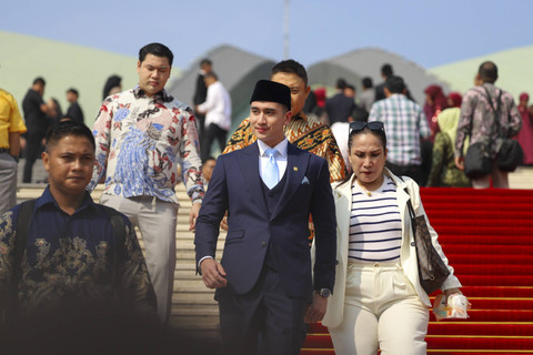 Selebritis yang terpilih menjadi anggota DPR terpilih periode 2024-2029 dari PAN Verrell Bramasta tiba di Gedung Nusantara untuk mengikuti pelantikan di Kompleks Parlemen, Senayan, Jakarta, Selasa (1/10/2024). Foto: Iqbal Firdaus/kumparan