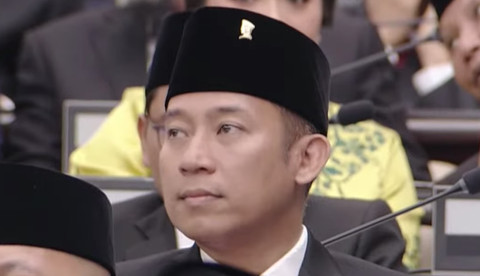 Komedian Denny Cagur dilantik sebagai anggota DPR, 1 Oktober 2024. Foto: DPR RI
