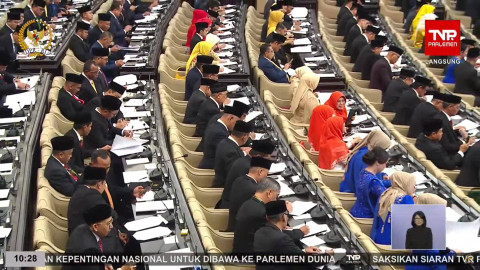 Suasana pelantikan anggota DPR dan DPD Periode 2024-2029 di Kompleks Parlemen Senayan, Selasa (1/10/2024). Foto: YouTube/ DPR RI