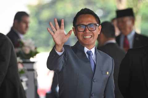 Pelawak yang terpilih menjadi anggota DPR terpilih periode 2024-2029 dari PAN Eko Hendro Purnomo alias Eko Patrio tiba di Gedung Nusantara untuk mengikuti pelantikan di Kompleks Parlemen, Senayan, Jakarta, Selasa (1/10/2024). Foto: Dhemas Reviyanto/ANTARA FOTO