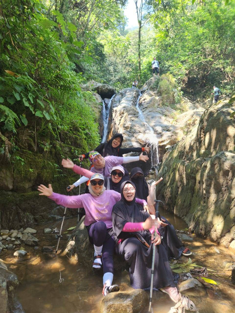 TDA Perempuan Tangerang Raya Lakukan Fun Hiking di Curug Cibingbin (1)