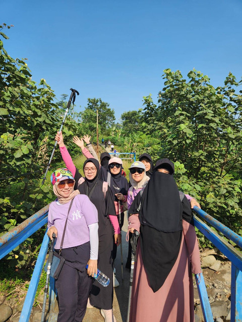 TDA Perempuan Tangerang Raya Lakukan Fun Hiking di Curug Cibingbin (3)