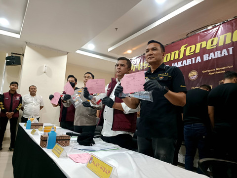Rilis kasus narkotika yang menjerat Andrew Andika, Polres Jakarta Barat, Selasa (1/10/2024). Foto: Giovanni/kumparan